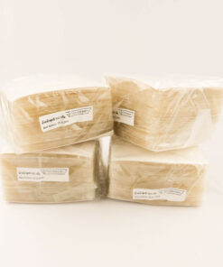 แผ่นแป้ง แหนมเนือง จากโรงงานตราต้นข้าว ขนาด 10x10 เซนติเมตร หนัก 500 กรัม มีประมาณ 164 แผ่นต่อแพ็ค